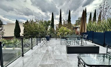 Amplia casa en Jardines de la Montaña