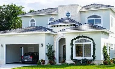 CASA RESIDENCIAL DE LUJO EN VENTA EN PRIVADA AL NORTE DE MERIDA