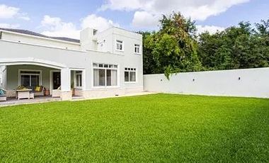 CASA RESIDENCIAL DE LUJO EN VENTA EN PRIVADA AL NORTE DE MERIDA