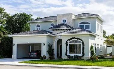 CASA RESIDENCIAL DE LUJO EN VENTA EN PRIVADA AL NORTE DE MERIDA