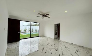 CASA EN VENTA DE UNA PLANTA EN PRIVADA JARDINES LA REJOYADA