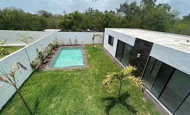 CASA EN VENTA DE UNA PLANTA EN PRIVADA JARDINES LA REJOYADA