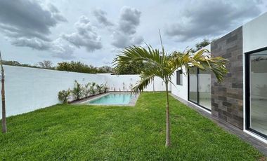 CASA EN VENTA DE UNA PLANTA EN PRIVADA JARDINES LA REJOYADA