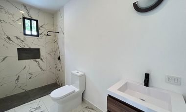 CASA EN VENTA DE UNA PLANTA EN PRIVADA JARDINES LA REJOYADA