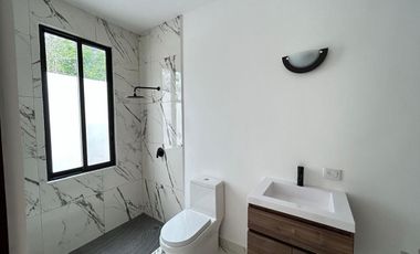 CASA EN VENTA DE UNA PLANTA EN PRIVADA JARDINES LA REJOYADA