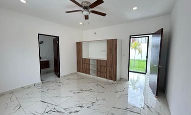 CASA EN VENTA DE UNA PLANTA EN PRIVADA JARDINES LA REJOYADA