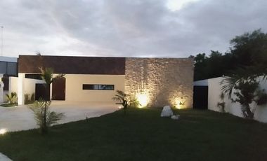 CASA EN VENTA DE UNA PLANTA EN PRIVADA JARDINES LA REJOYADA