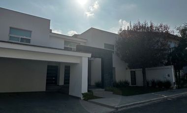 CASA EN RENTA SIERRA ALTA 6 SECTOR