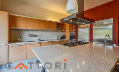 RENTA CASA EN LOMAS ALTAS