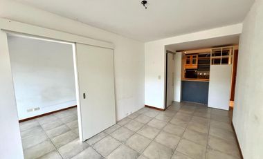 Monoambiente con balcon en alquiler en San Isidro