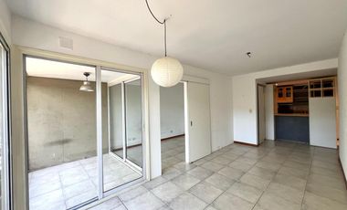 Monoambiente con balcon en alquiler en San Isidro
