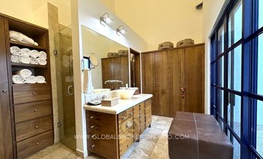 Lujosa Casa con Alberca Privada en Ajijic, Chapala, Jalisco.