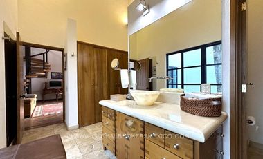 Lujosa Casa con Alberca Privada en Ajijic, Chapala, Jalisco.