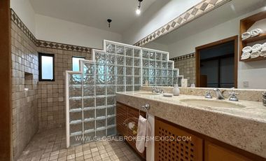 Lujosa Casa con Alberca Privada en Ajijic, Chapala, Jalisco.