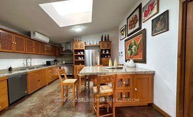 Lujosa Casa con Alberca Privada en Ajijic, Chapala, Jalisco.