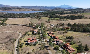Cabaña Amueblada en Venta! Ubicada en el Fracc. Tapalpa Country Club, Jalisco.