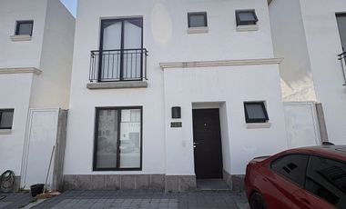 Se Renta casa en el Condado Corregidora condominio Los Naranjos. 2