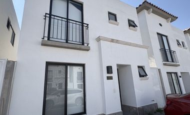 Se Renta casa en el Condado Corregidora condominio Los Naranjos. 2