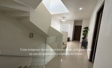 Casa Amueblada en Renta en Fraccionamiento Las Margaritas, Santa Catarina, NL