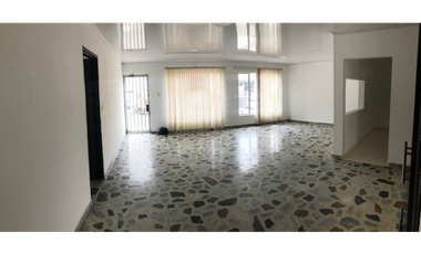 ¡SE VENDE HERMOSA CASA COMERCIAL EN MARAYA!