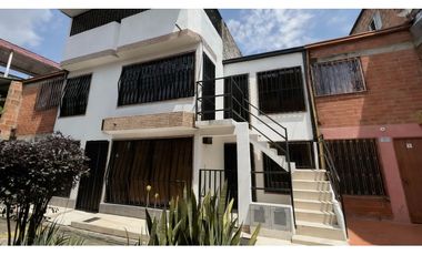 Casa multifamiliar con terraza en venta - Portal de las Palmas Palmira