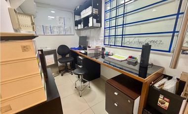 VENTA OFICINA O CONSULTORIO AREA 127m2 ESQUINERA PAQ 93