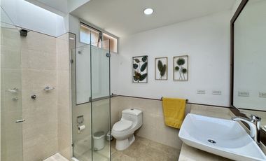 Casa en Venta Lote muy extenso - El Tesoro - El Poblado - Medellín