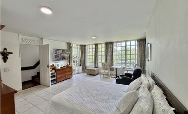 Casa en Venta Lote muy extenso - El Tesoro - El Poblado - Medellín