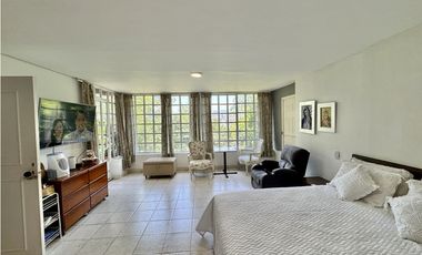 Casa en Venta Lote muy extenso - El Tesoro - El Poblado - Medellín