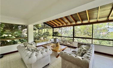 Casa en Venta Lote muy extenso - El Tesoro - El Poblado - Medellín