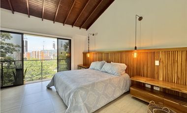 Casa en Venta Lote muy extenso - El Tesoro - El Poblado - Medellín