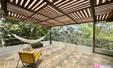 Casa en Venta Lote muy extenso - El Tesoro - El Poblado - Medellín