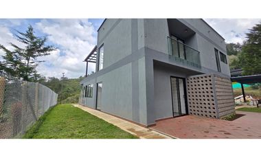 Casa campestre ubicada en el municipio del El Retiro, Antioquia.