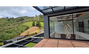 Casa campestre ubicada en el municipio del El Retiro, Antioquia.