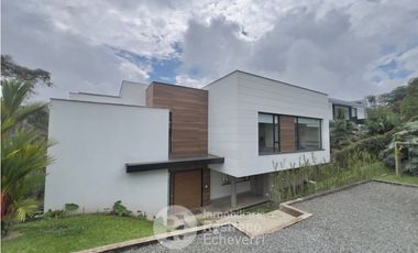 Casa en conjunto amoblada en arriendo, sector San Bernardo.
