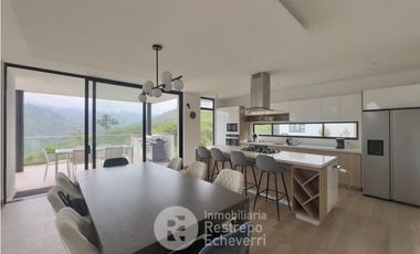 Casa en conjunto amoblada en arriendo, sector San Bernardo.