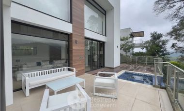 Casa en conjunto amoblada en arriendo, sector San Bernardo.