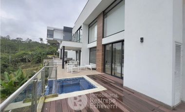 Casa en conjunto amoblada en arriendo, sector San Bernardo.