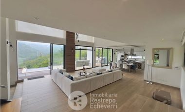 Casa en conjunto amoblada en arriendo, sector San Bernardo.