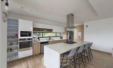 Casa en conjunto amoblada en arriendo, sector San Bernardo.