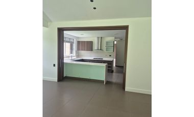 Casa Campestre para arriendo en Envigado Alto de Las Palmas