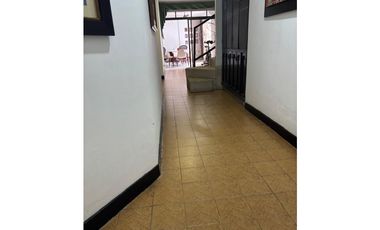 SE VENDE AMPLIA CASA EN EL BARRIO LA CASTELLANA DE MONTERIA.