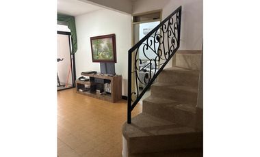 SE VENDE AMPLIA CASA EN EL BARRIO LA CASTELLANA DE MONTERIA.
