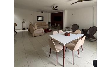 SE VENDE AMPLIA CASA EN EL BARRIO LA CASTELLANA DE MONTERIA.