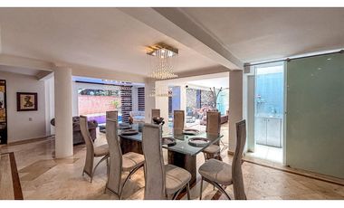 Casa de 3 niveles para la renta amoblada en el Poblado