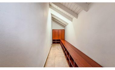Casa de 3 niveles para la renta amoblada en el Poblado