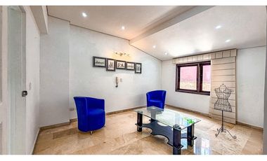 Casa de 3 niveles para la renta amoblada en el Poblado