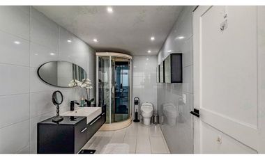 Casa de 3 niveles para la renta amoblada en el Poblado