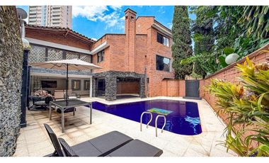 Casa de 3 niveles para la renta amoblada en el Poblado
