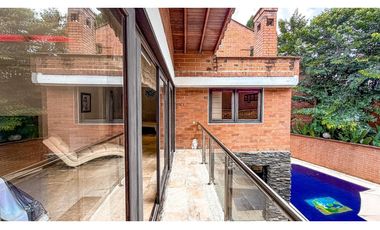 Casa de 3 niveles para la renta amoblada en el Poblado